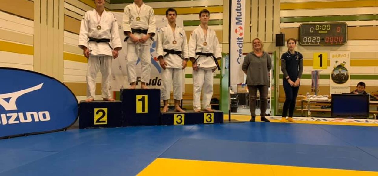 Photo 1/4 finale juniors de judo, podiums pour Guebwiller6