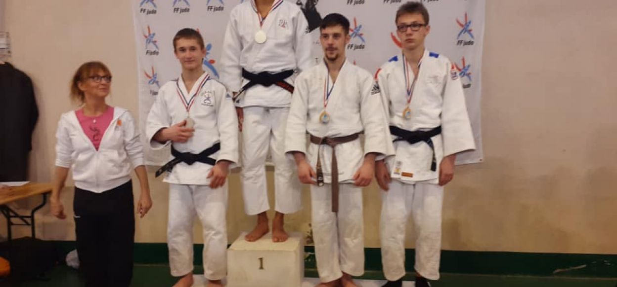 Photo 1/2 demie finale juniors: Maxime Ignaczak 2èm en -60kg.2